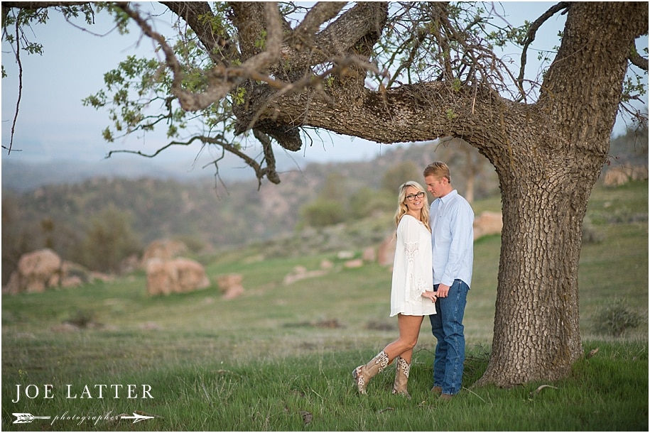 0040 Engagement photographer wedding pretty flowers