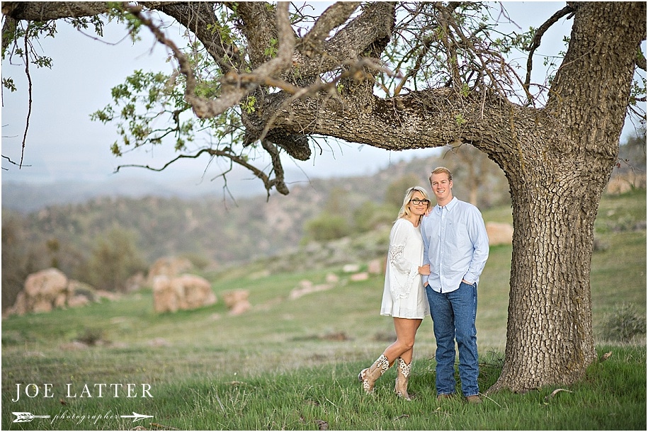 0041 Engagement photographer wedding pretty flowers