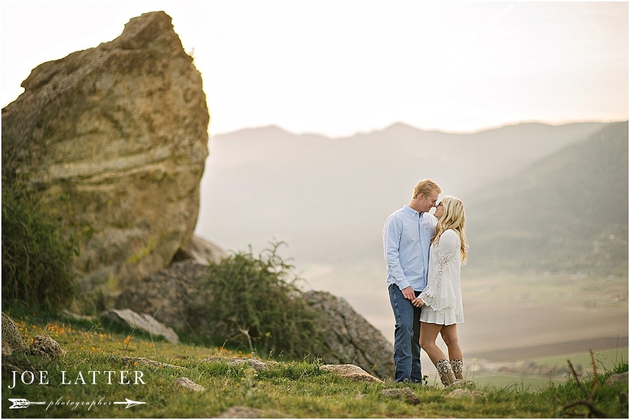 0043 Engagement photographer wedding pretty flowers