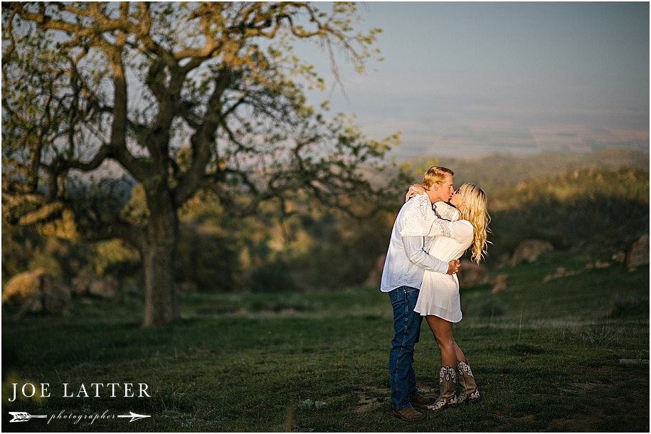 0047 Engagement photographer wedding pretty flowers