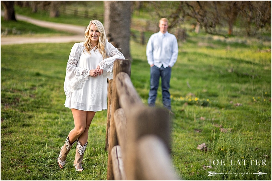 0054 Engagement photographer wedding pretty flowers