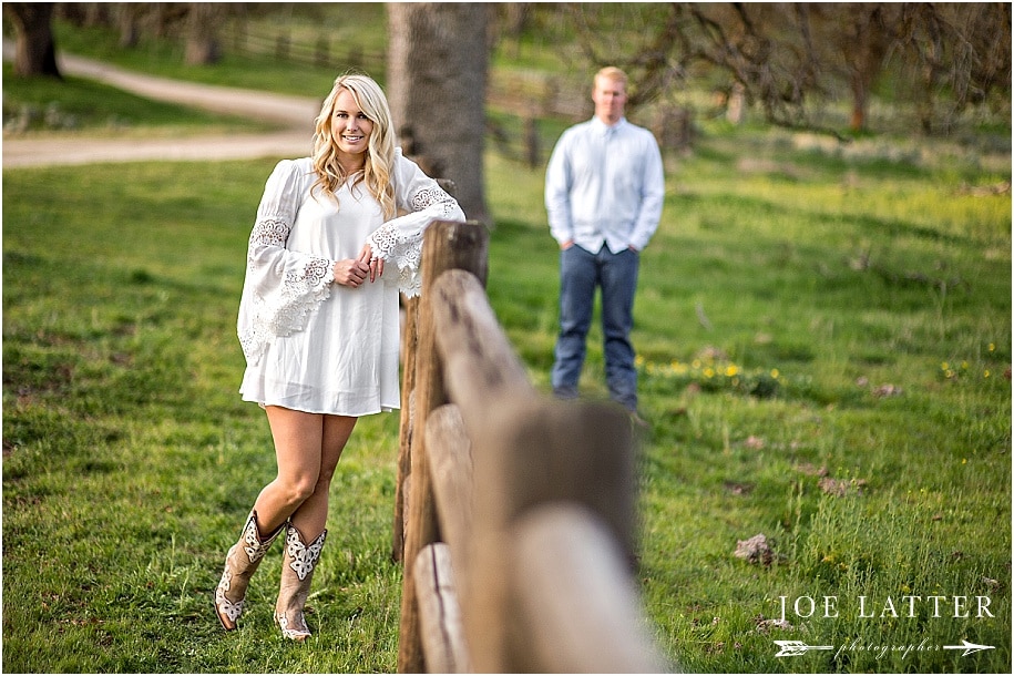 0054 Engagement photographer wedding pretty flowers